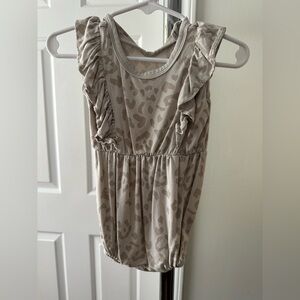 Kyte Baby. 6-12M Bubble Romper (Animal Print)